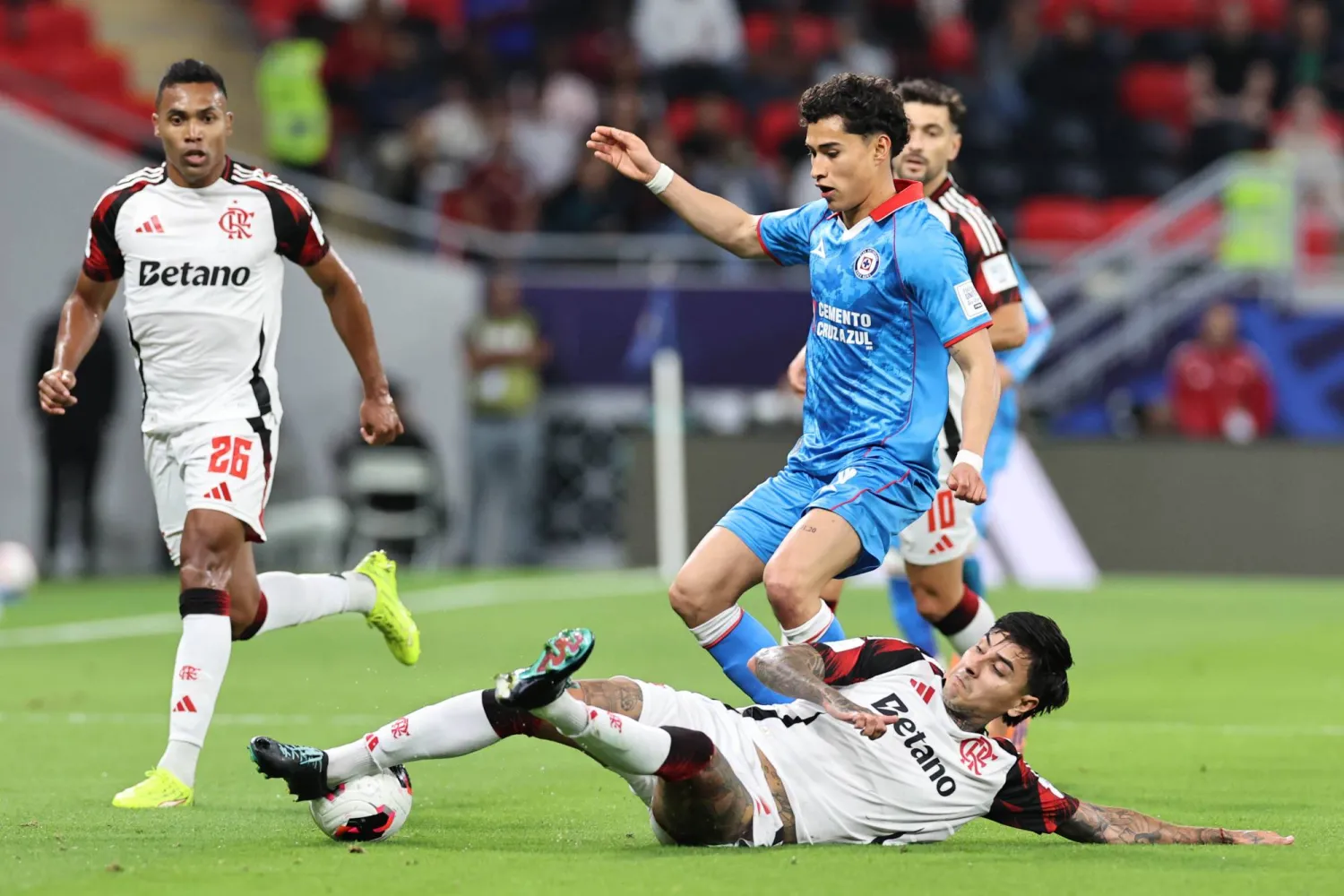 فلامنغو يحجز بطاقة نصف النهائي بثنائية أرسكايتا ويضرب موعداً نارياً مع بيراميدز في «كأس القارات»