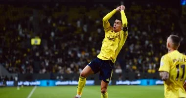 النصر يهزم الأخدود بثلاثية رونالدو وفيليكس ويواصل صدارة الدوري السعودي