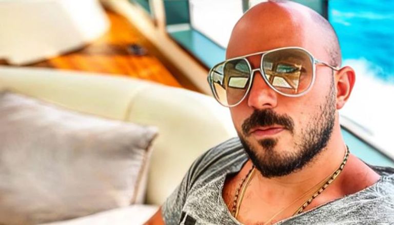 محمود العسيلي تزوجت 4 مرات وعُمري 43 سنة ويستحيل تفهم طريقة تفكير المرأة وعمرو أديب صفَّق له