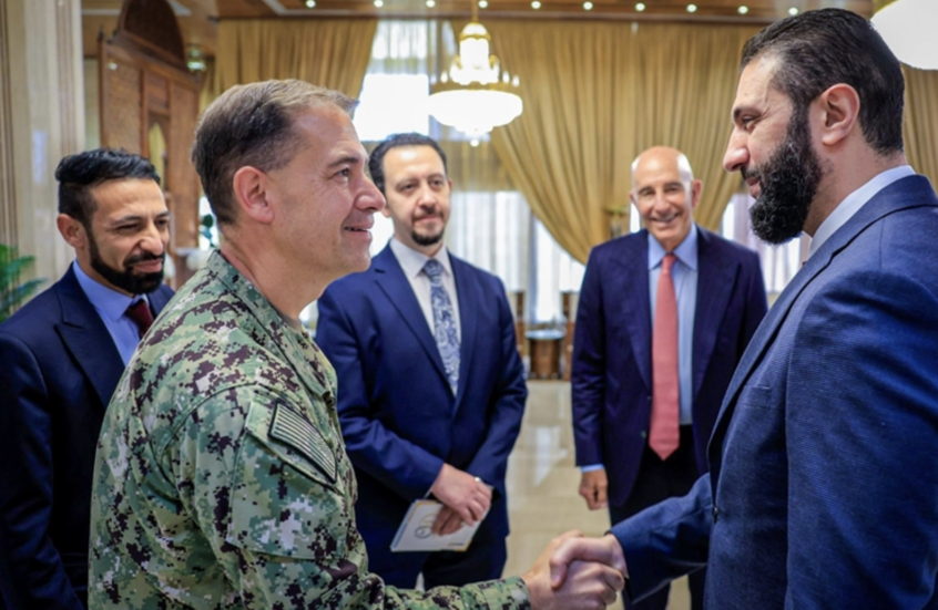 قائد القيادة المركزية الأمريكية يشيد بالأمن السوري بعد اعتراض شحنات أسلحة موجهة لحزب الله