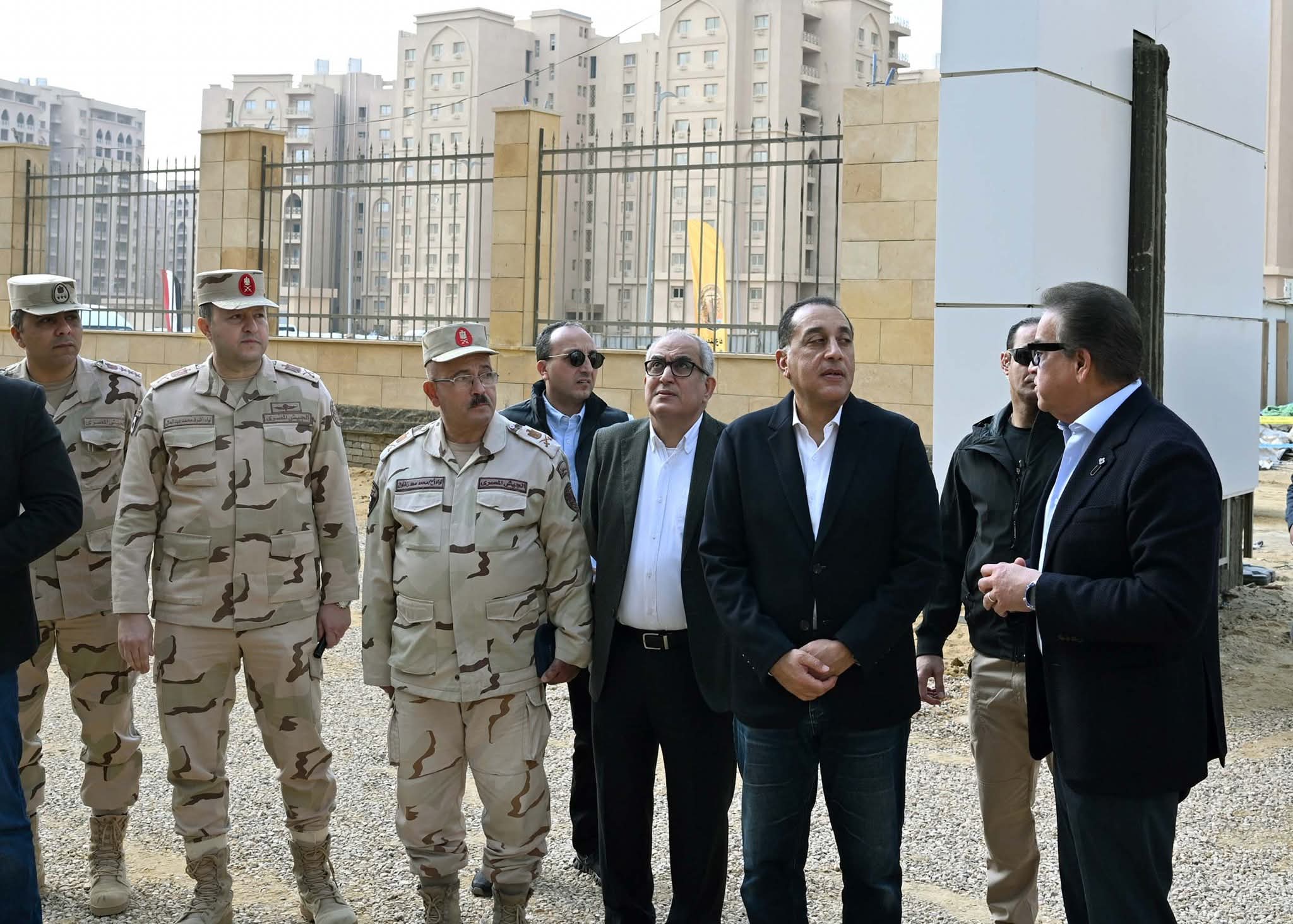 رئيس الوزراء يتفقد مشروع إنشاء مستشفى التأمين الصحي الشامل