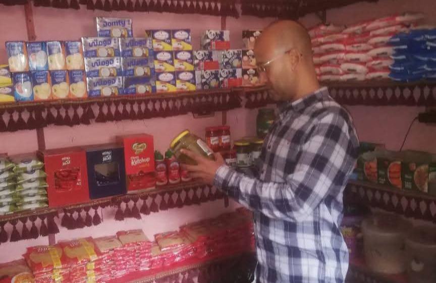 التحفظ على 5 أطنان مواد غذائية وتحرير 128 مخالفة في حملات تموينية مفاجئة