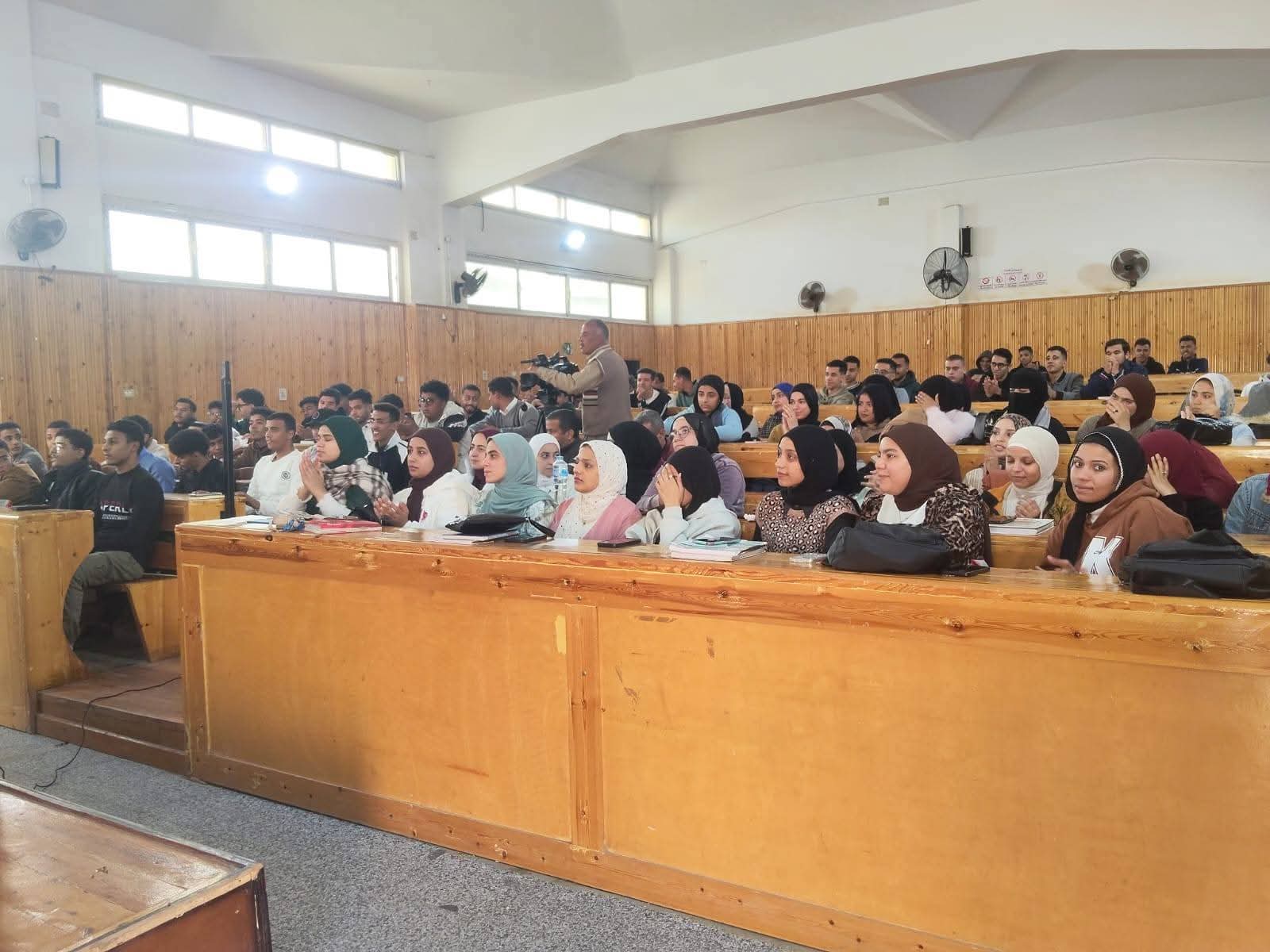 محافظ بني سويف يناقش الجهود والأنشطة المنفذة ضمن فعاليات مبادرة الـ16 يوم لمناهضة العنف ضد المرأة