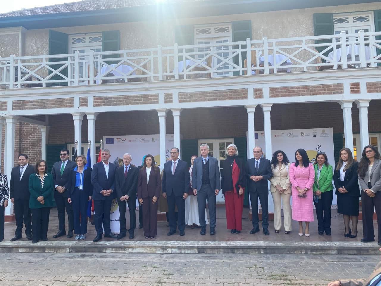 نائب وزير الخارجية يفتتح معرض الحرف اليدوية الذى يقام تحت مظلة المبادرة الرئاسية مراكب النجاة 