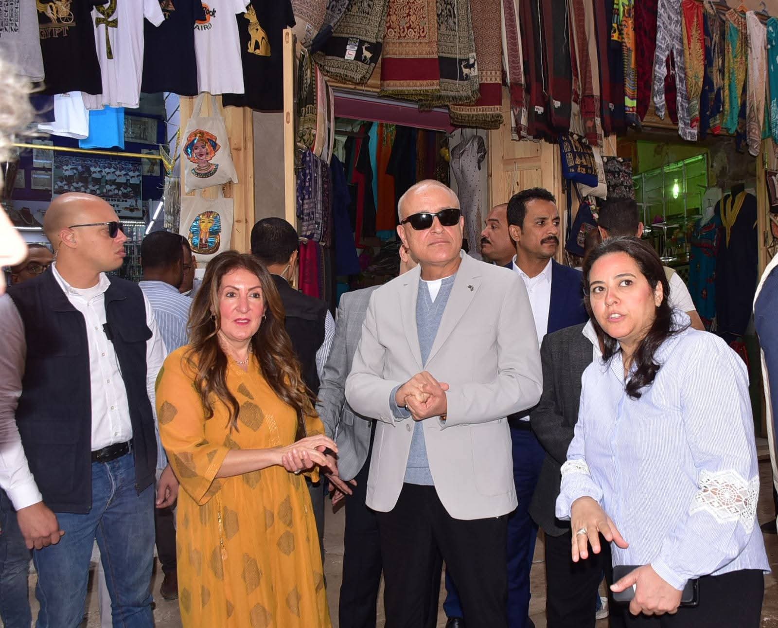 محافظ الأقصر والسفيرة الأمريكية يتفقدان مشروعات إحياء إسنا التاريخية بعد فوزها بجائزة الآغا خان 2025