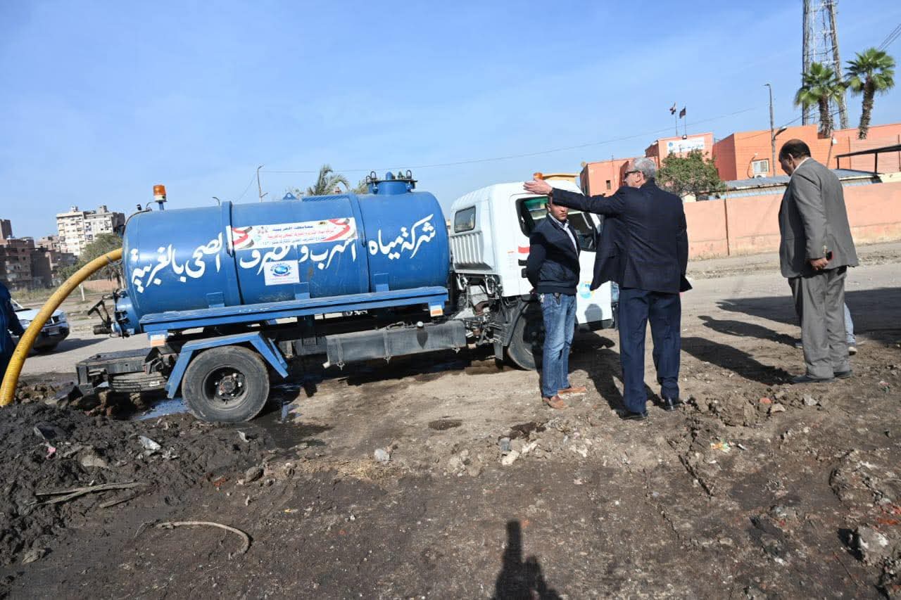 محافظ الغربية يعود إلى المستعمرة بالمحلة لمتابعة تنفيذ الحلول لشكاوى المواطنين