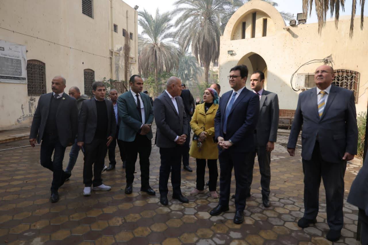 جولة مفاجئة لوزير الثقافة ومحافظ القاهرة بقصر ثقافة عين حلوان للوقوف على أوضاع القصر وخطط تطويره العاجلة