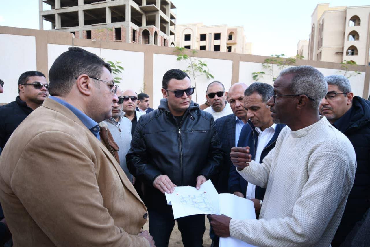 وزير الإسكان يتفقد مشروعات جنة و ديارنا و دار مصر بالقاهرة الجديدة