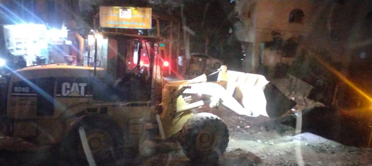 بدء حملة نظافة فورية بقرية طنامل ورفع تجمعات القمامة الليلة