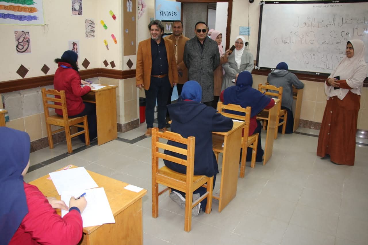 محافظ بني سويف يتابع مع مسؤولي فرع الهيئة سير امتحانات المعهد الفني للتمريض بالتأمين الصحي في يومها الأول