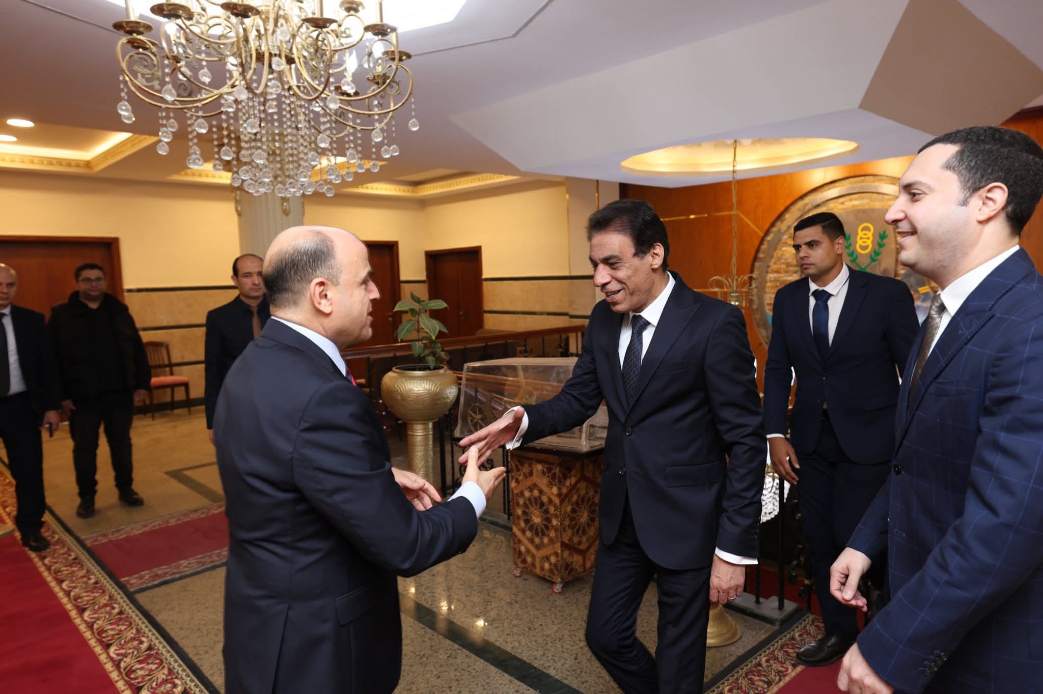 محافظ كفرالشيخ يستقبل مساعد وزير الخارجية للشئون القنصلية لبحث عدد من الملفات وافتتاح مكتب تصديقات وزارة الخارجية بالغرفة التجارية الجديدة