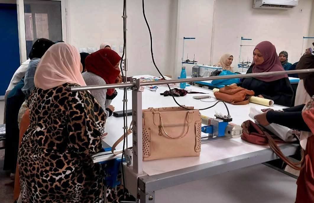 محافظ أسوان يتابع إنطلاق 18 ورشة تدريبية جديدة لتمكين المرأة إقتصادياً ضمن المشروع القومى لتنمية الأسرة المصرية