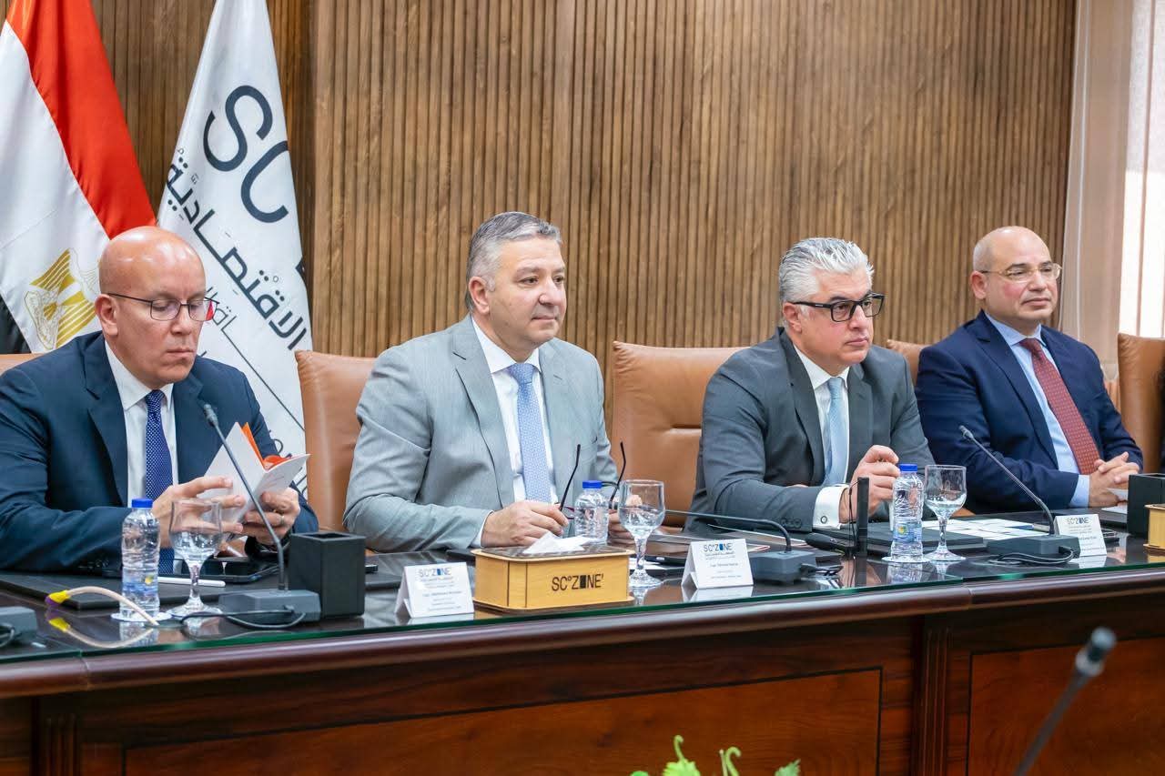 رئيس اقتصادية قناة السويس يستقبل وفدًا رفيع المستوى من مجلس تنمية التجارة في هونج كونج 