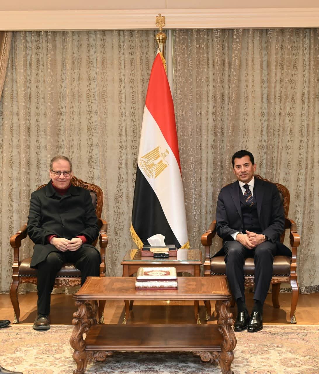 وزير الشباب والرياضة يلتقي اللجنة الطبية لمتابعة كفاءة تقديم الخدمات الطبية وتطبيق الكود الطبي للرياضيين
