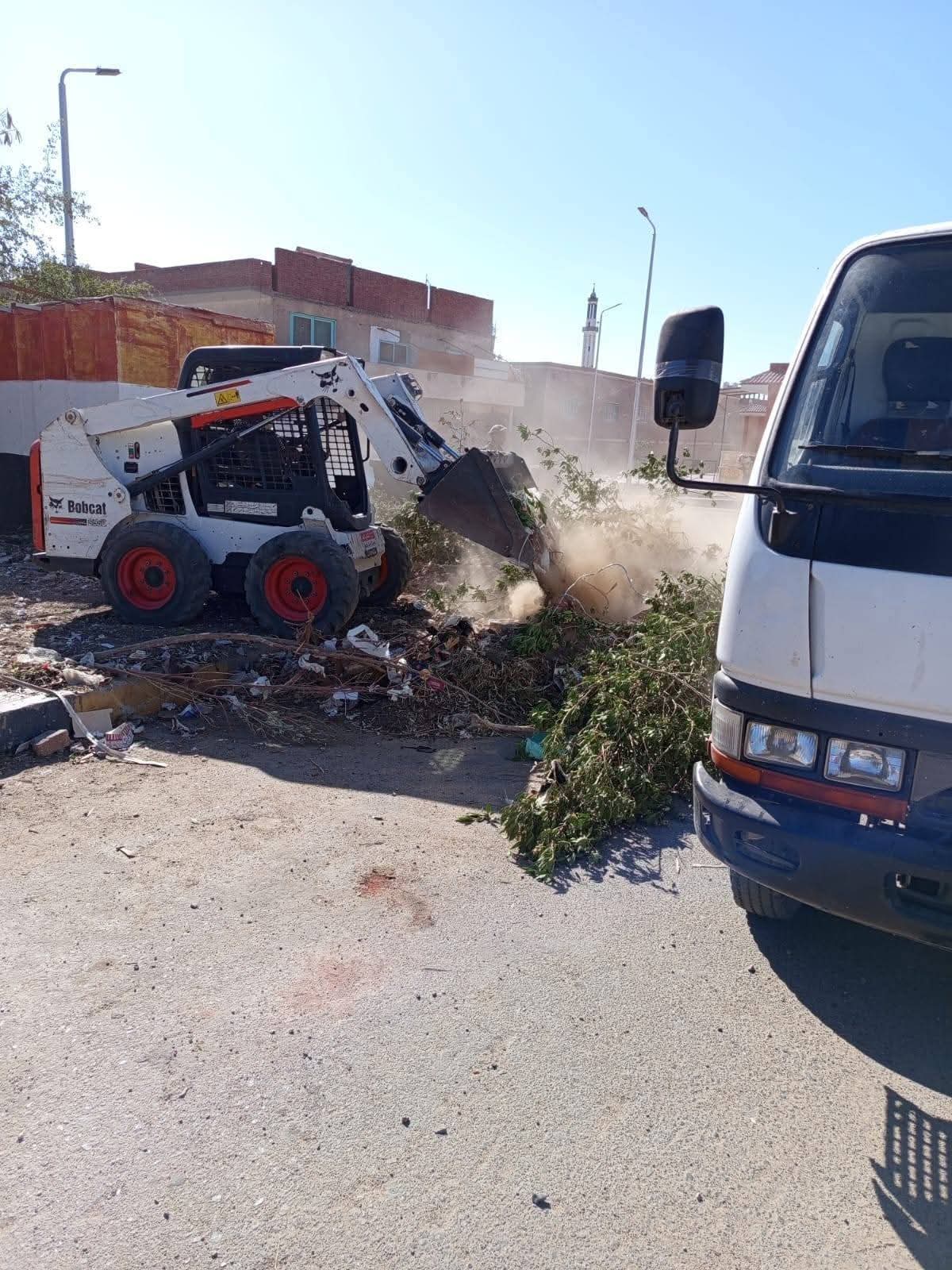 رئيس مدينة سفاجا حملات مكثفة لأعمال النظافة العامة بمنطقة سفاجا البلد