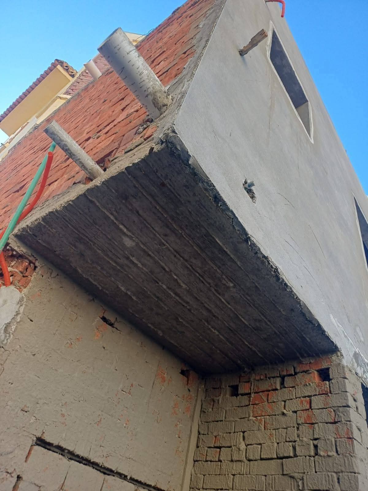 رئيس حي جنوب الغردقة يقوم بإيقاف أعمال بناء مخالف بإحدي فلل مبارك  ٦  ومصادرة المعدات المستخدمة في المخالفة