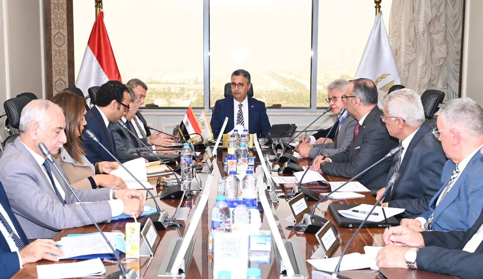 الدكتور شريف فاروق وزير التموين والتجارة الداخلية يجتمع برؤساء مجالس إدارات شركات الزيوت التابعة للشركة القابضة للصناعات الغذائية لمتابعة الاستعدادات لشهر رمضان وزيادة معدلات الإنتاج