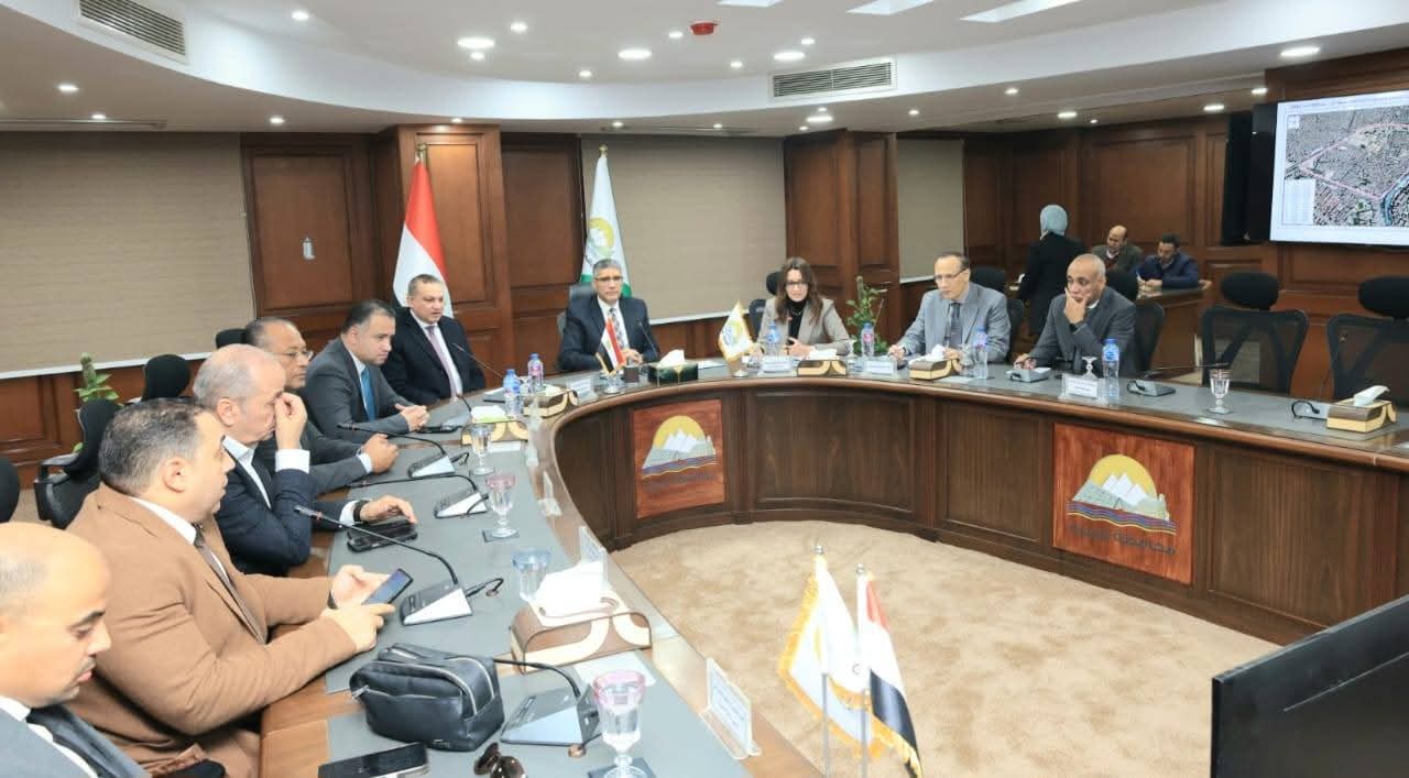 محافظ الجيزة يبحث مع صندوق التنمية الحضرية مخطط إعادة تخطيط منطقة عزيز عزت 