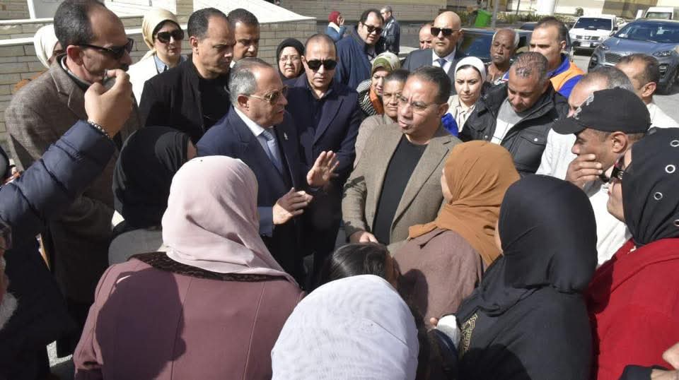 محافظ بورسعيد يلتقي مواطني مدينة بورسعيد الجديدة سلام ويوجه بتلبية كافة مطالبهم