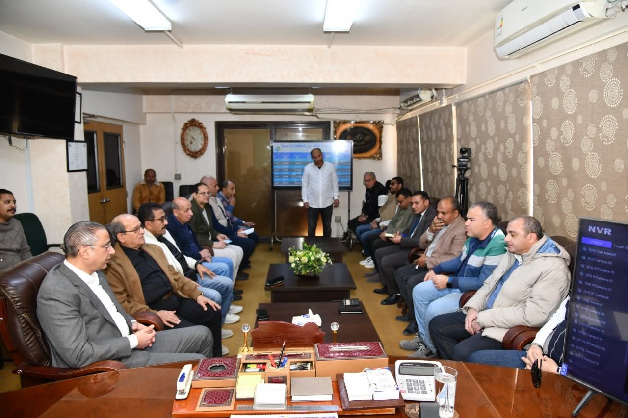 محافظ الفيوم يلتقي رئيس الشركة القابضة لمياه الشرب والصرف الصحي ورئيس الإدارة المركزية للموارد المائية والري