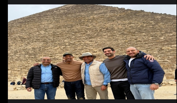 ويل سميث يقدم وعدا للمصريين بعد زيارته أهرامات الجيزة