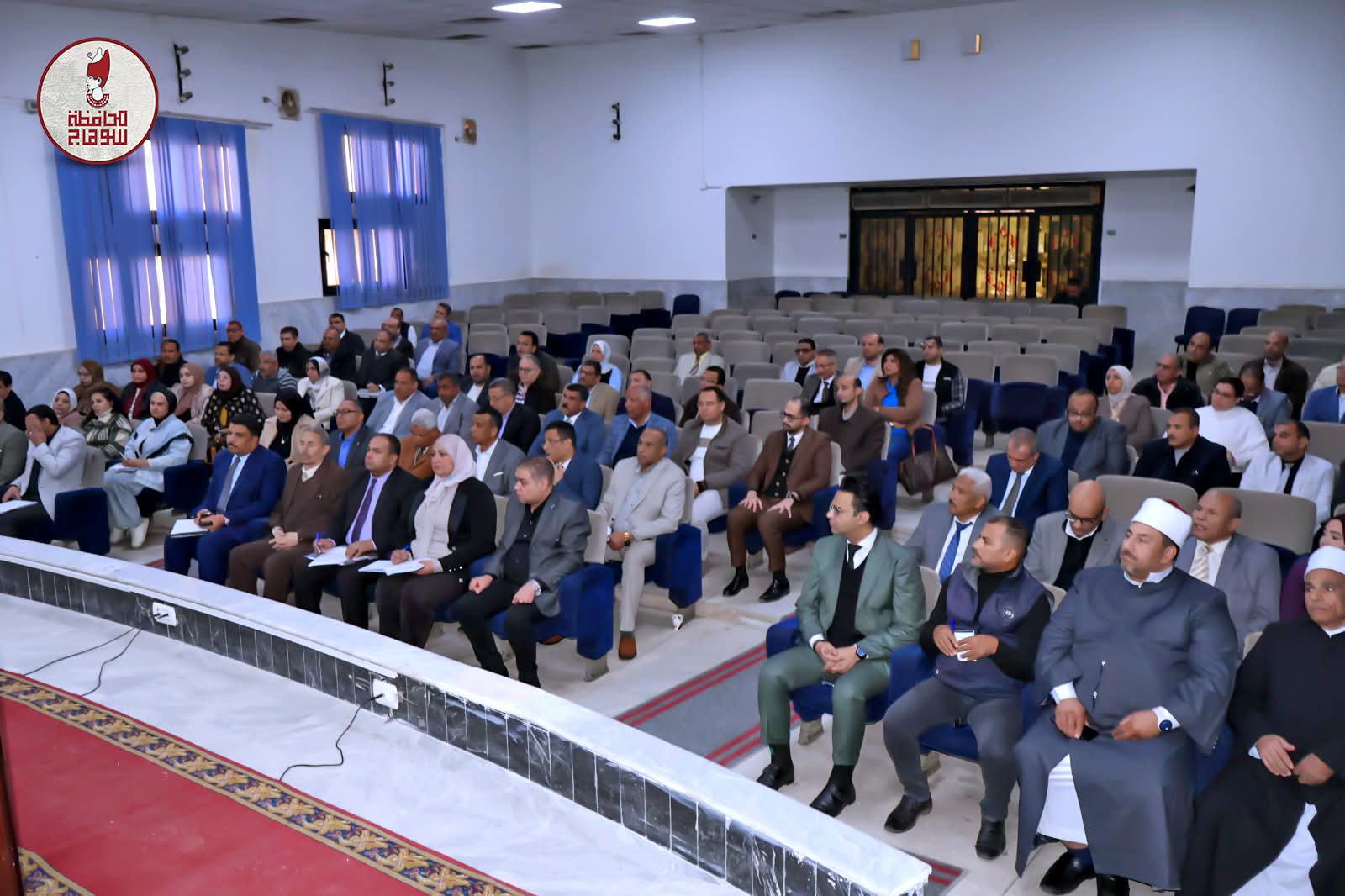 خلال اجتماع المجلس التنفيذي  محافظ سوهاج يناقش الموقف التنفيذي لملفات القنين والتصالح والمتغيرات المكانية والموجة 28