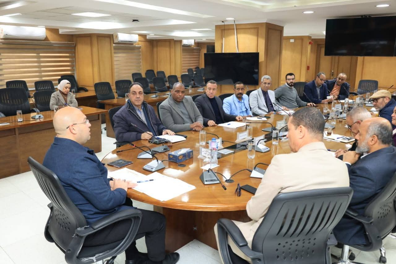 نائب محافظ الجيزة يترأس اجتماعًا لمتابعة مشروعات الصرف الصحي بقرى مراكز كرداسة والصف وأطفيح ضمن مبادرة حياة كريمة