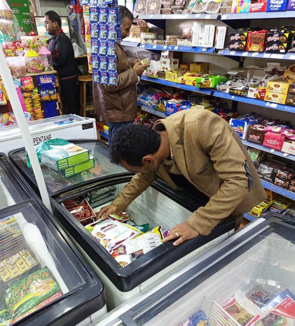 فى ضوء تعليمات محافظ أسوان  الطب البيطرى يضبط 225 كجم من اللحوم غير الصالحة للإستهلاك الآدمى وتحرير محاضر للمخالفين بمركزى أسوان وكوم أمبو 