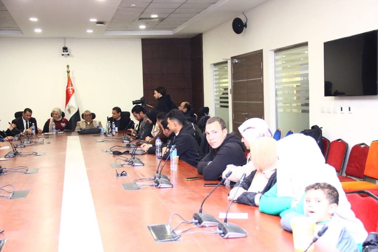 ملتقى شعراء الجامعات يصل إلى محطتي المنيا والزقازيق