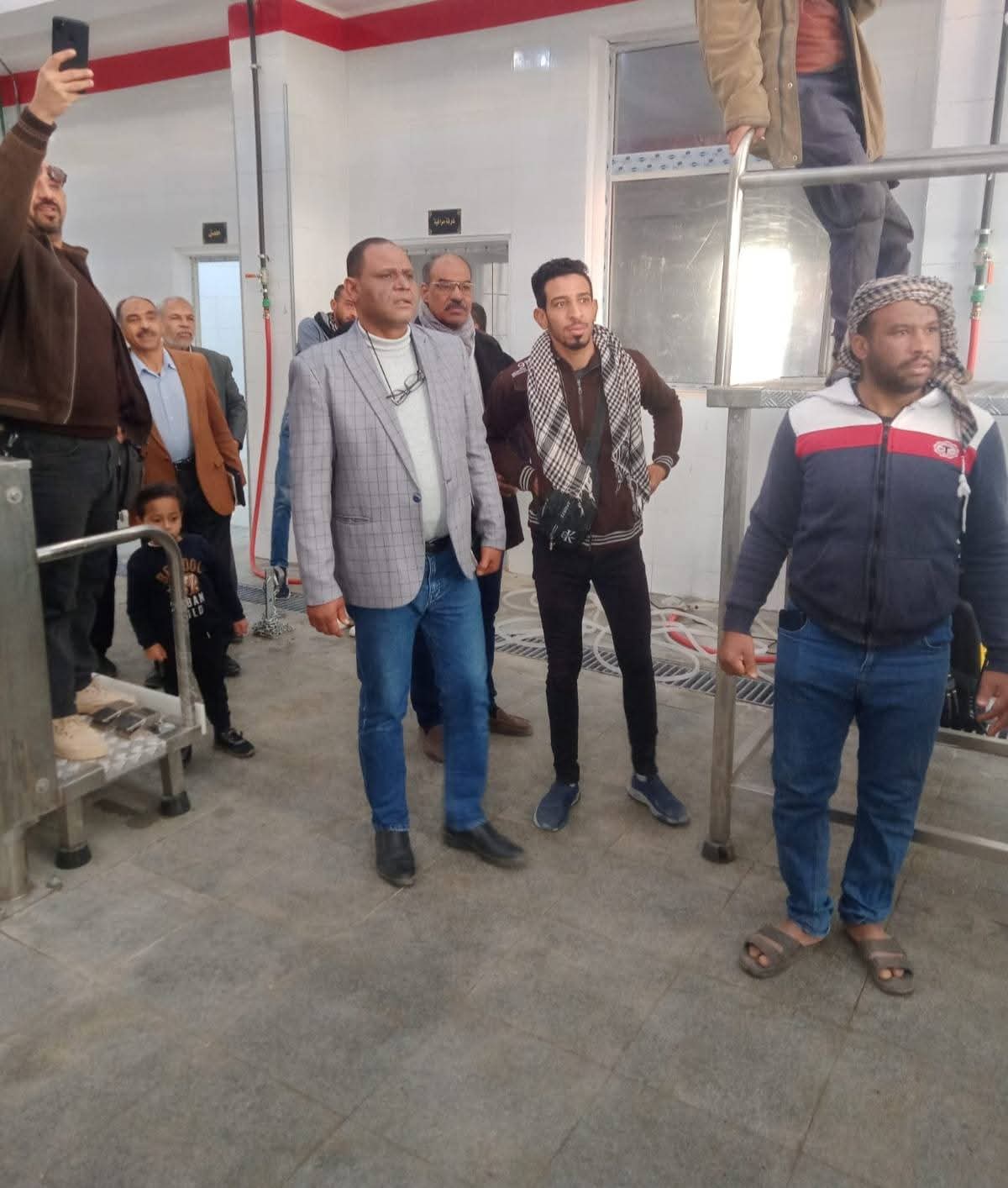 استعدادًا للافتتاح الرسمي  محافظ الوادي الجديد: بدء التشغيل التجريبي لمجزر مدينة الخارجة نصف الآلي