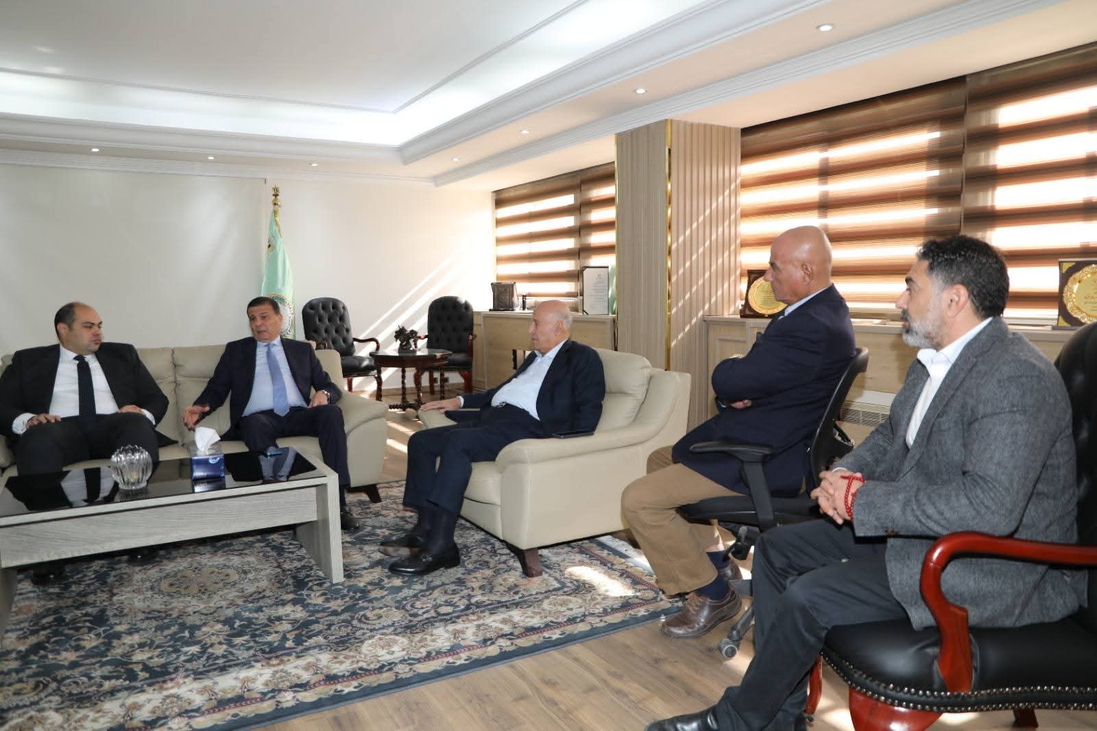 وزير الزراعة ورئيس حماية المنافسة يبحثان مع اتحاد الدواجن آليات ضبط السوق وحماية الصناعة الوطنية