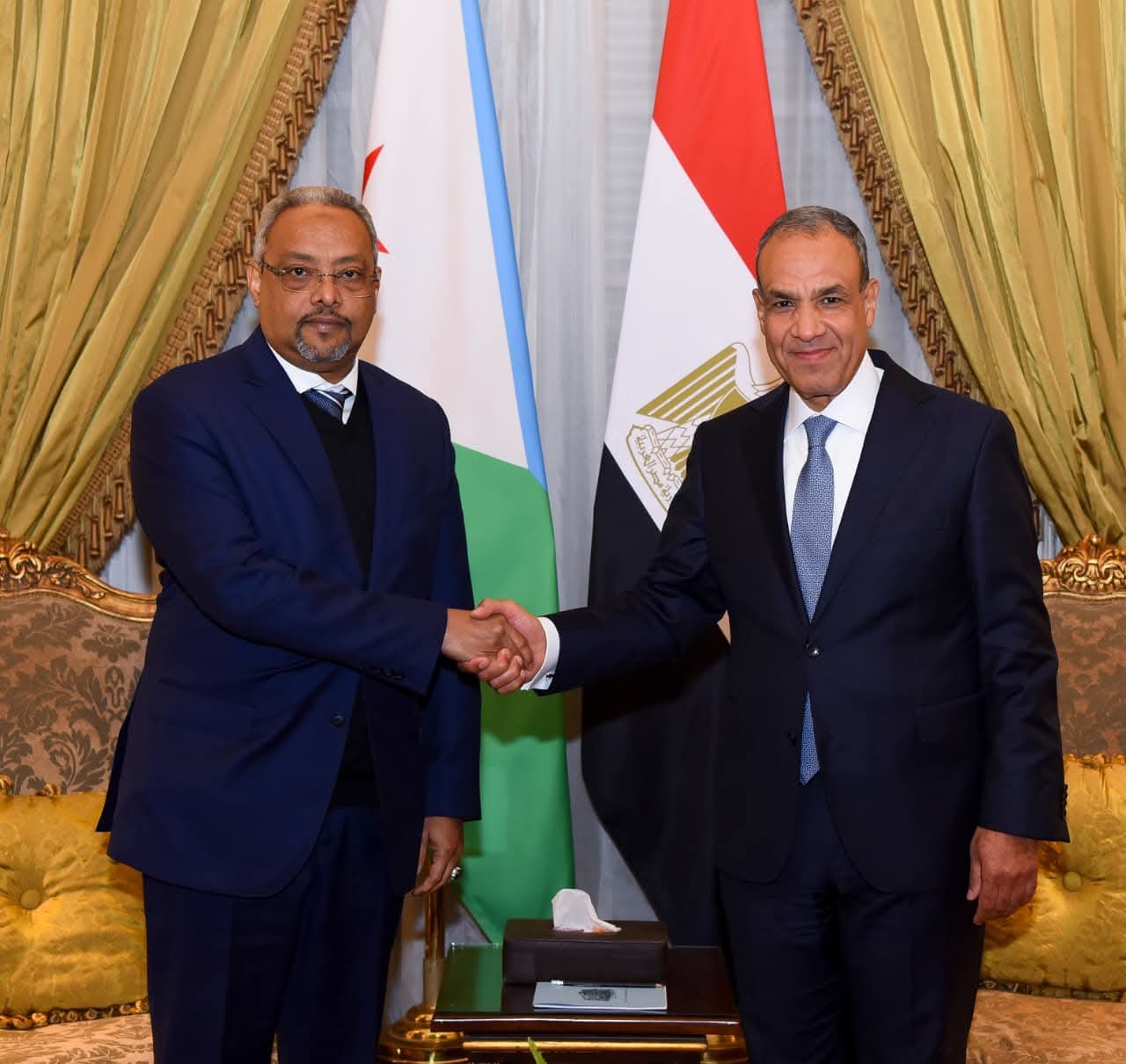 وزير الخارجية يبحث مع نظيره الجيبوتي سبل تعزيز العلاقات الثنائية وتطورات الأوضاع في منطقة القرن الأفريقي 