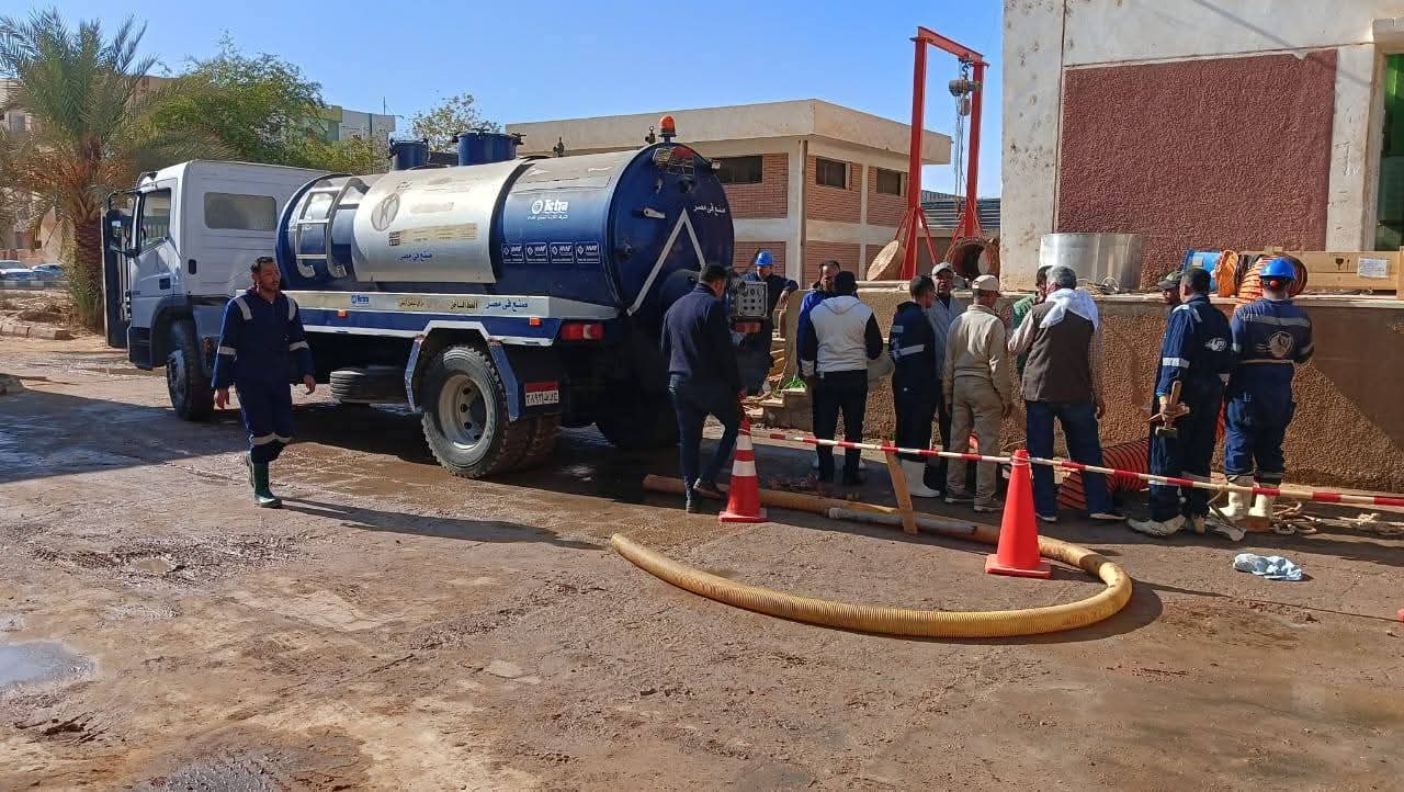 محافظ الوادى الجديد يتابع الموقف التشغيلي لمرافق مياه الشرب والصرف الصحي وضمان سرعة التعامل مع أي أعطال طارئة