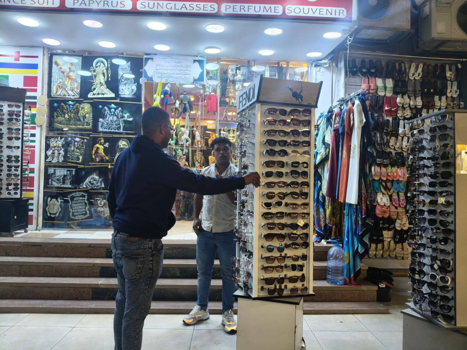 رئاسة حي جنوب الغردقة تضبط 15 مخالفة إشغال بطريق الشيراتون