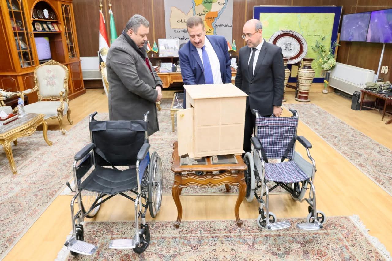 في حلول غير تقليدية محافظ المنوفية يطّلع على نماذج تجريبية  لكشك متنقل وكراسي متحركة  يتم تصنيعها بورش مدارس التعليم الفني