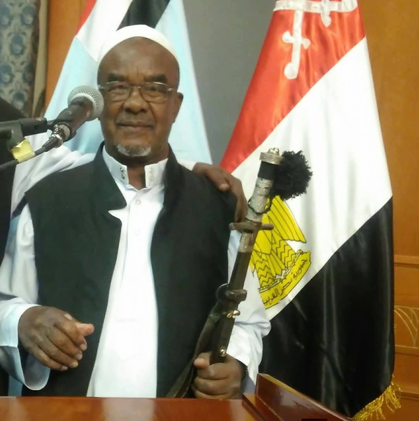 محافظ أسوان ينعى الحاج  عوض هدل شيخ مشايخ البشارية