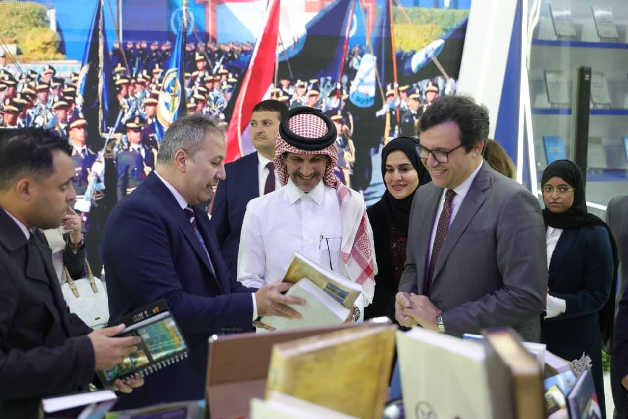 وزير الثقافة يصطحب السفير القطري في جولة تفقدية بمعرض القاهرة الدولي للكتاب 57 ويبحثان استعدادات استضافة قطر ضيف شرف دورة 2027