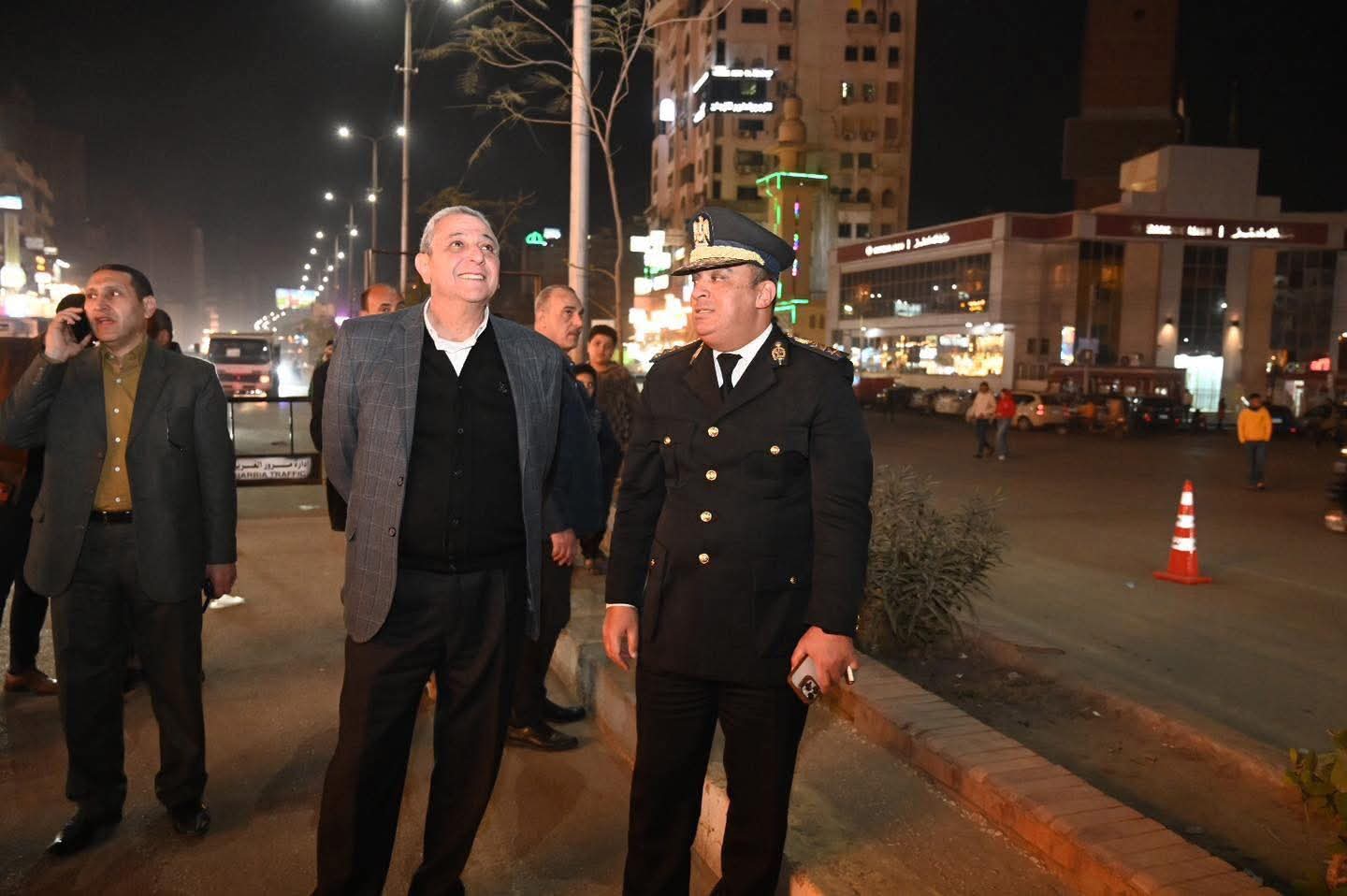 محافظ الغربية يتابع تنفيذ ممرات المشاة الفسفورية ضمن منظومة الإشارات الذكية والممرات الآمنة بشارع البحر بالمحلة