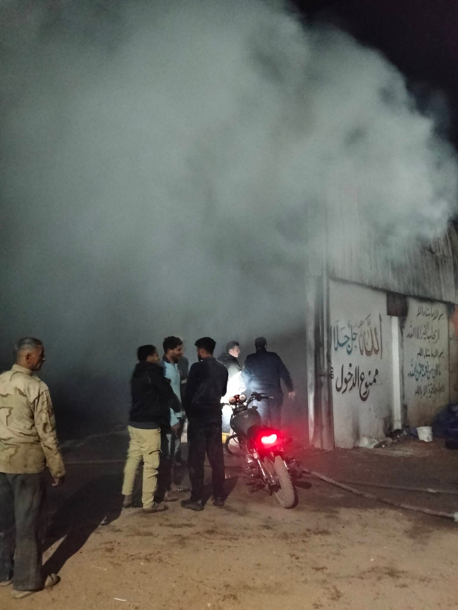 تمت السيطرة بنجاح على حريق نشب في بمخزن للكرتون بقرية وادي الملاك،  وتم التدخل السريع لقوات الحماية المدنية والجهات التنفيذية