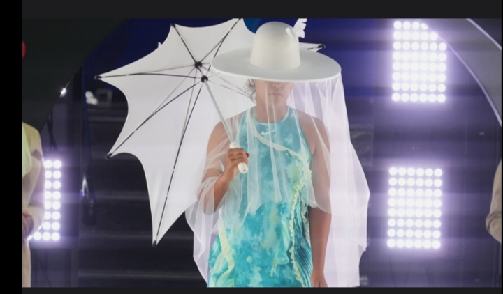 بأزياء غريبة أوساكا تستهل مشوارها في أستراليا المفتوحة بفوز مثير على روجيتش 