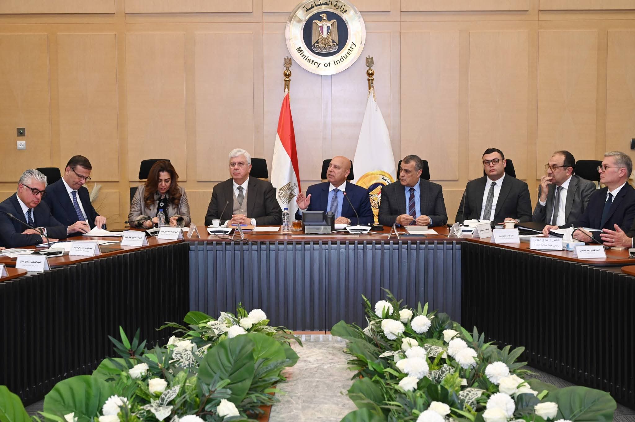 نائب رئيس مجلس الوزراء للتنمية الصناعية وزير الصناعة والنقل يترأس الاجتماع السابع والثلاثين للمجموعة الوزارية للتنمية الصناعية 