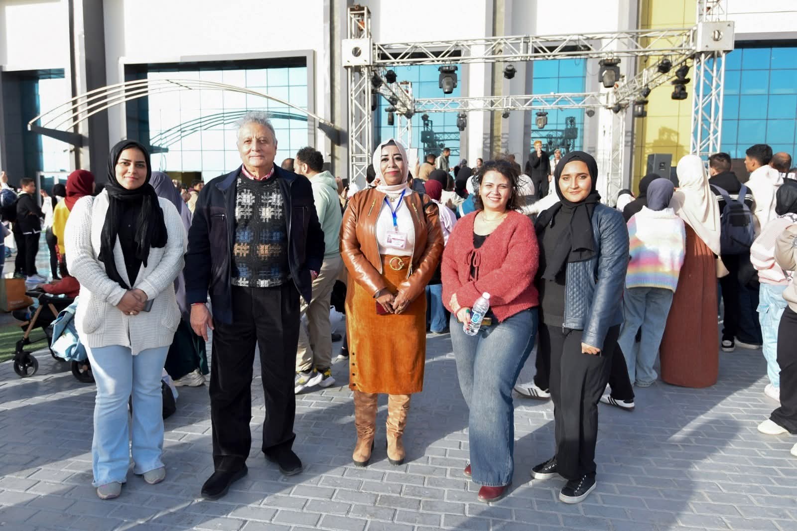 محافظ أسوان يشيد بالمشاركة المتميزة الأولى لفرع مكتبة مصر العامة بمعرض القاهرة الدولى للكتاب 