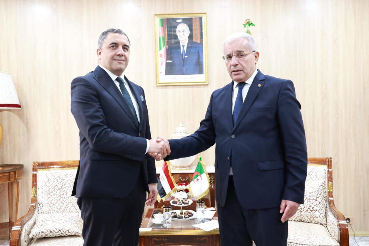 سفير مصر في الجزائر يلتقي رئيس المجلس الشعبي الوطني الجزائري