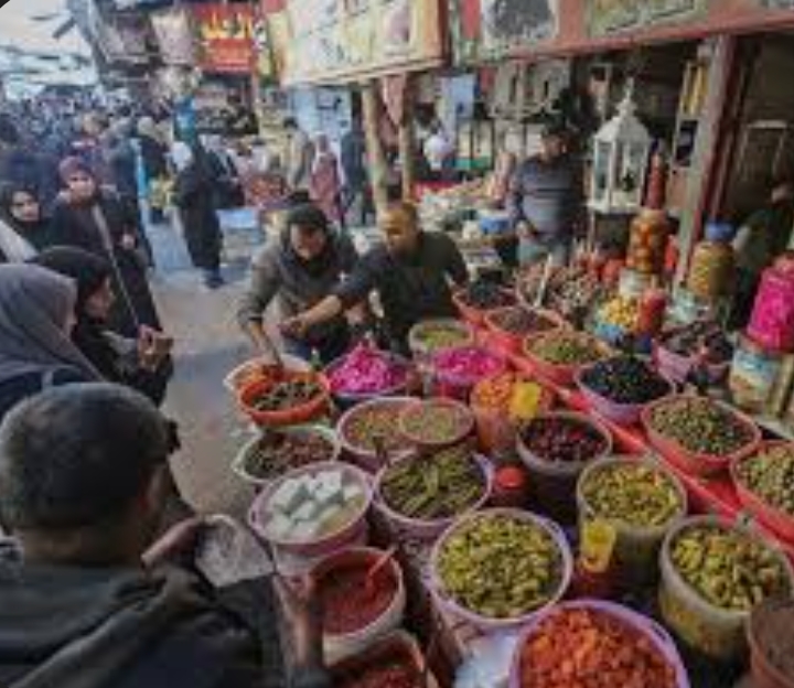 أزمة معيشية ومحدودية الموارد تفتح ملف جباية الضرائب في غزة