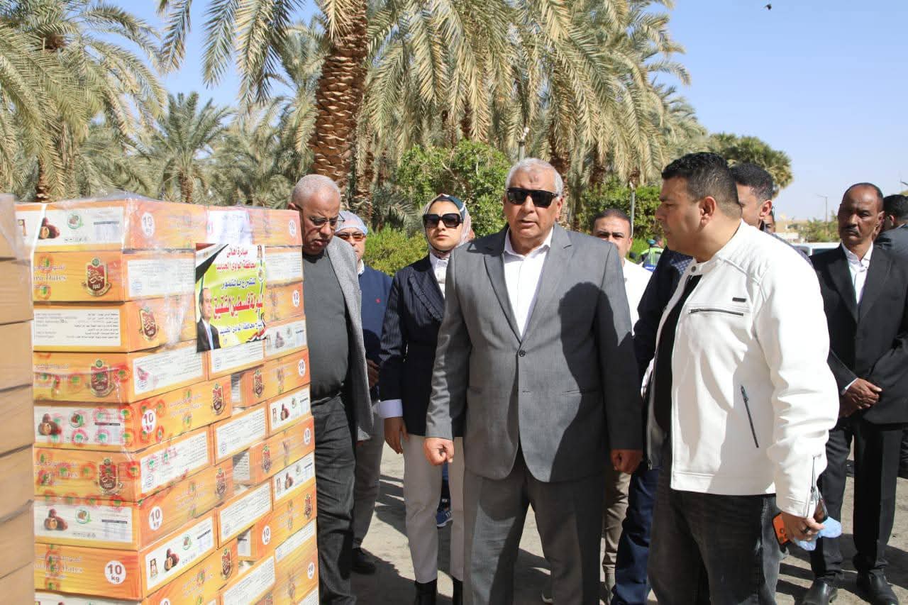 استعدادًا لإطلاقها الزملوط يتابع تجهيزات قافلة التمور الثانية لصالح الأشقاء بقطاع غزة 