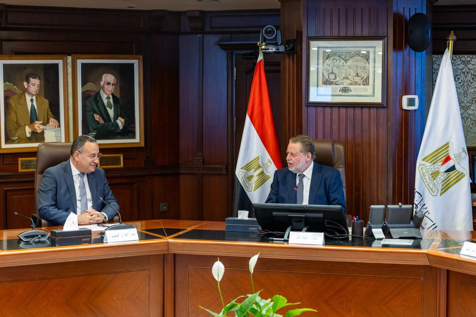 محافظ البنك المركزي المصري يلتقي وزير التعليم العالي والبحث العلمي لبحث التعاون المشترك