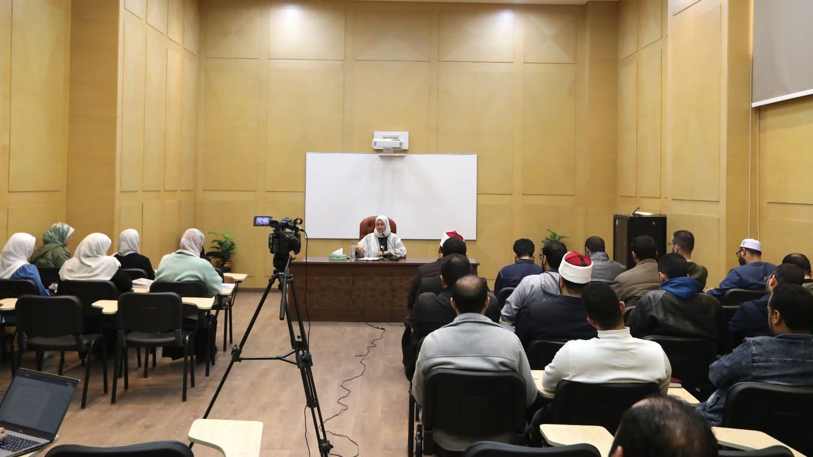 مستشار شيخ الأزهر تلقي محاضرة في دورة المواريث بدار الإفتاء