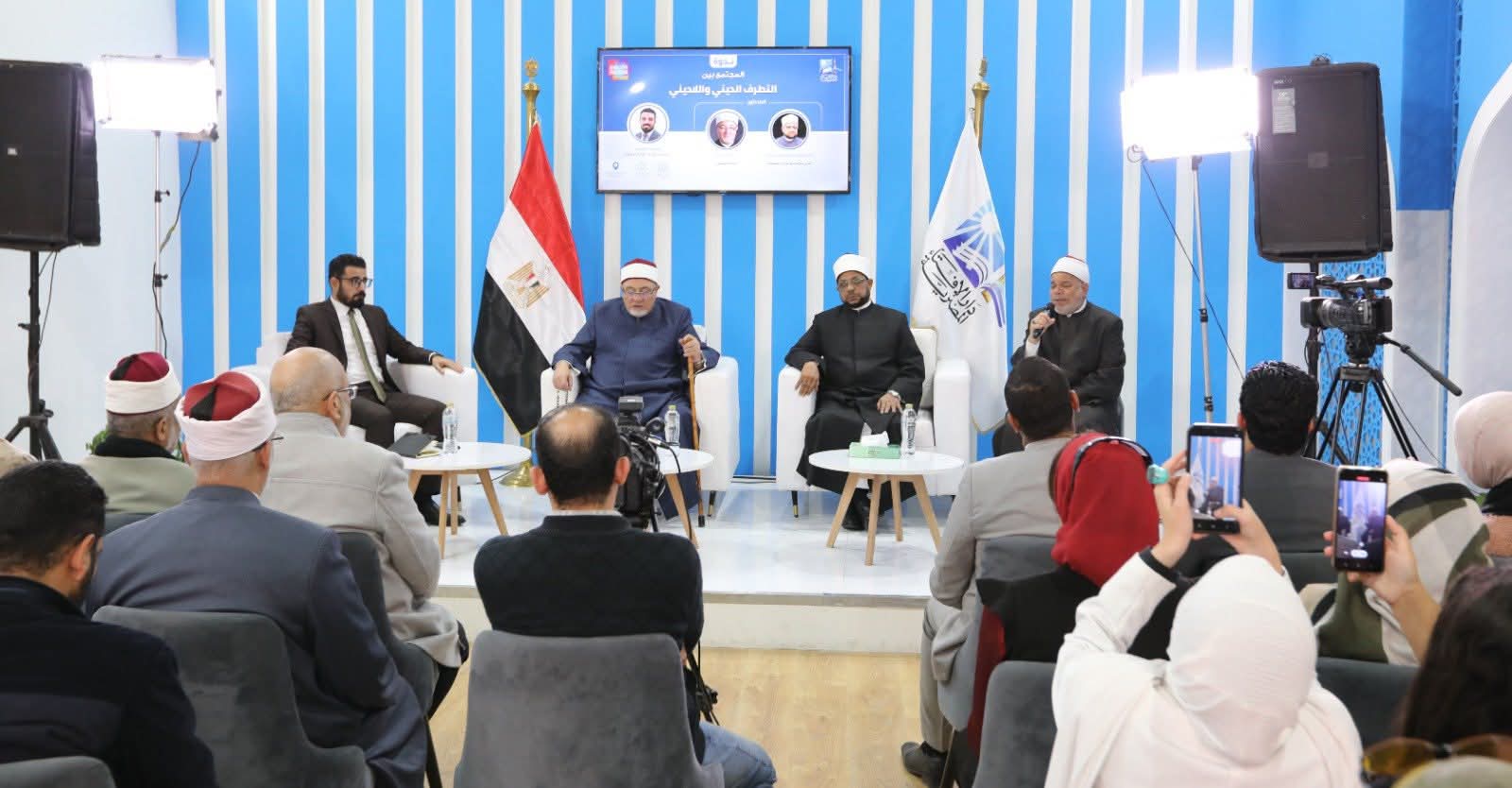 دار الإفتاء تناقش "المجتمع بين التطرف الديني واللاديني" بمعرض الكتاب