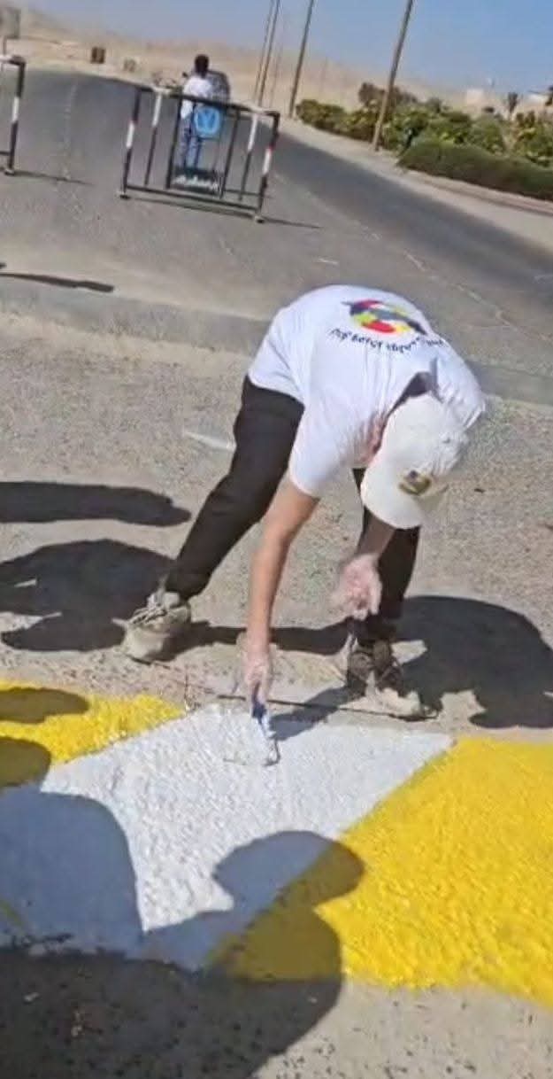 بدء أعمال دهانات المطبات بمدينة القصير لتعزيز السلامة المرورية والحفاظ على المظهر الحضاري