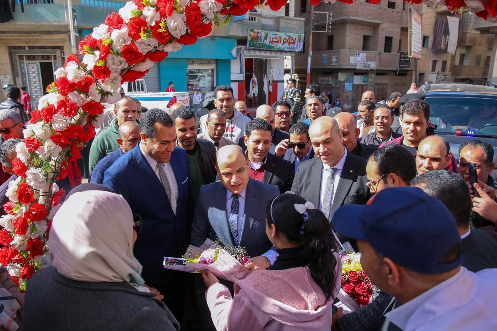 محافظ كفرالشيخ يتفقد معرض «أهلًا رمضان» بفوه لتوفير السلع الغذائية والاستهلاكية بتخفيضات من 10 لـ 30%